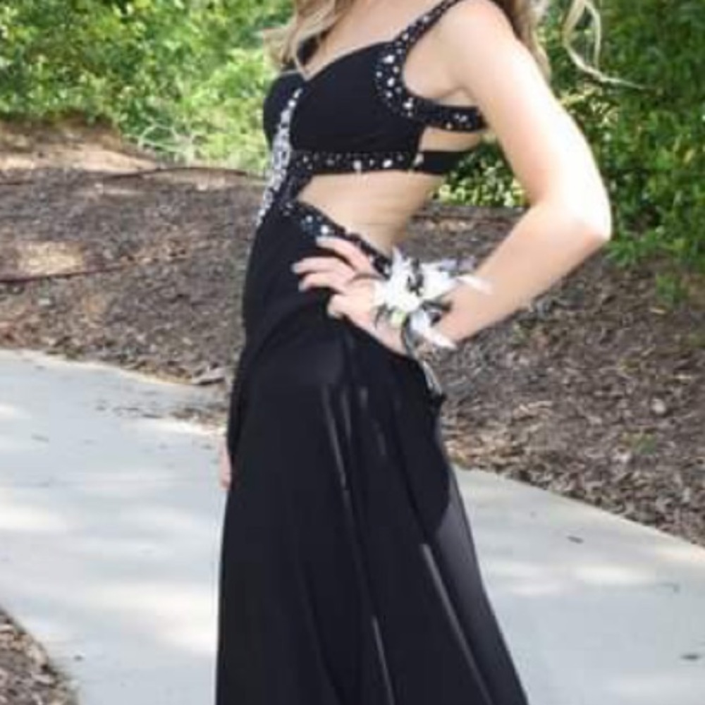 Gorgeous black prom dress 💕 - Picture 2 of 6